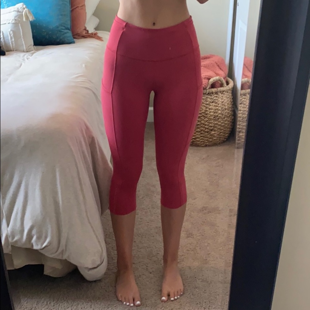 Red cropped lulu leggings